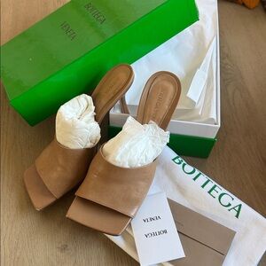 Bottega Veneta Nude Camel Leather Stretch Mules Slides Heels 38.5